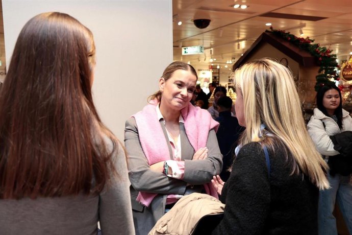 La presidenta del Govern, Marga Prohens, asiste a la inauguración del evento solidario a beneficio de Aspanob en El Corte Inglés