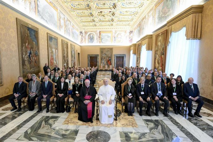El Papa en audiencia con los participantes de la Conferencia 'Artificial Intelligence and Care of Our Common Home'. 