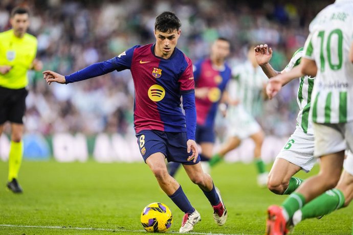 Archivo - Pedro Gonzalez "Pedri" of FC Barcelona in action during the Spanish league, LaLiga EA Sports, football match played between Real Betis and FC Barcelona at Benito Villamarin stadium on December 7, 2024, in Sevilla, Spain.