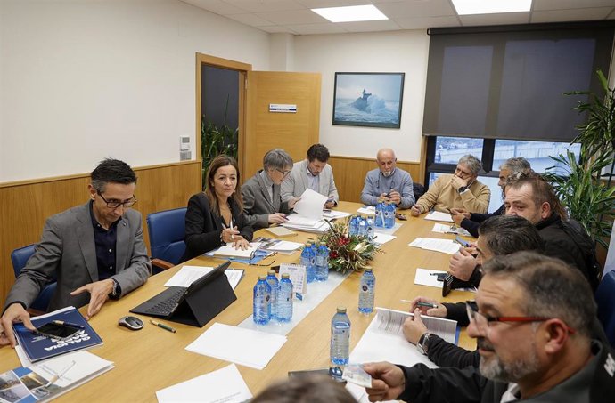 La conselleira do Mar, Marta Villaverde, ha mantenido este viernes una reunión con representantes de la Federación Provincial de Cofradías de Pontevedra.