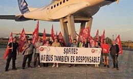 Archivo - UGT Sevilla reclama a Airbus que interceda en el conflicto de Sofitec. Imagen de archivo. 