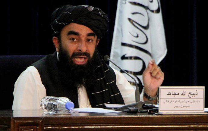Archivo - (210907) -- KABUL, Sept. 7, 2021 (Xinhua) -- Taliban spokesman Zabihullah Mujahid speaks during a press conference in Kabul, Afghanistan, on Sept. 7, 2021. The Taliban announced on Tuesday night the formation of Afghanistan's caretaker governmen