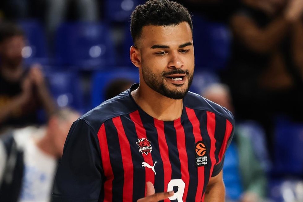 Timothe Luwawu-Cabarrot of Baskonia warms up during the Turkish Airlines Euroleague, match played between FC Barcelona and Baskonia Vitoria-Gasteiz at Palau Blaugrana on November 08, 2024 in Barcelona, Spain.