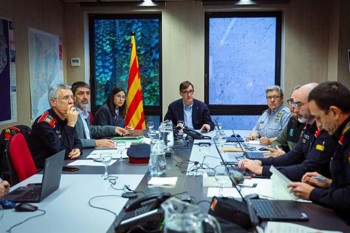 El president de la Generalitat, Salvador Illa, i la consellera d'Interior i Seguretat Pública, Núria Parlon, durant la reunió en el Cecat