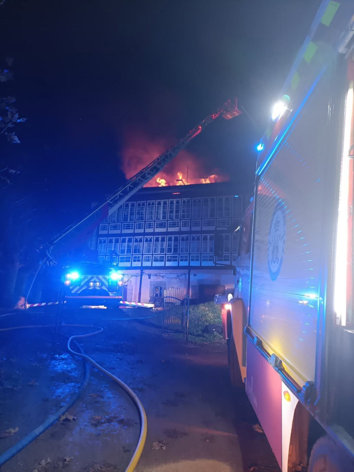 Una mujer herida por inhalación de humo en el incendio de su vivienda en Arredondo
