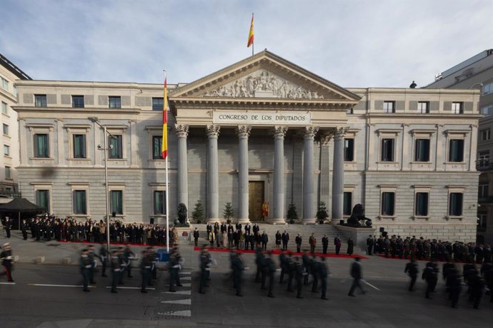 Archivo - Desfile durante el acto de Izado Solemne de la bandera de España, frente al Congreso de los Diputados, a 6 de diciembre de 2024, en Madrid (España). El Izado de la bandera Nacional está organizado por el Estado Mayor de la Defensa, en homenaje a