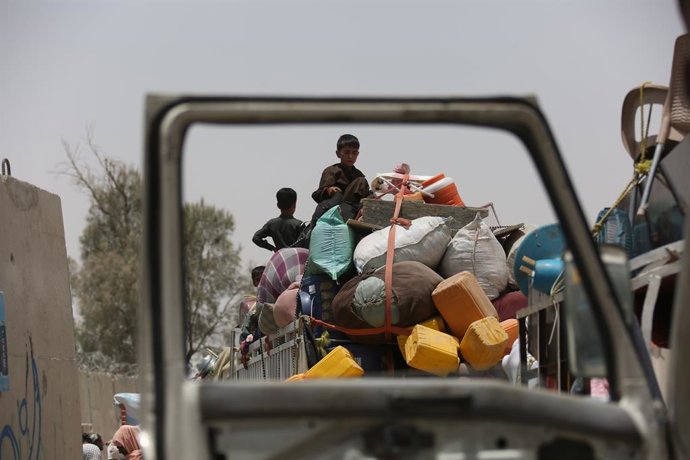 Archivo - AFGHANISTAN, June 19, 2025  -- Afghan returnees arrive at the Spin Boldak border crossing in southern Kandahar province, Afghanistan, June 15, 2025. TO GO WITH "Feature: Afghan refugees seeking hope for future "