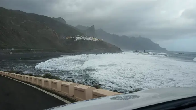 Oleaje en la playa de Almáciga