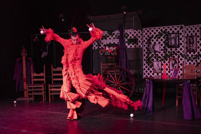 Archivo - El carromato de Chicharrón llega al Teatro Juan Bravo en Segovia para combinar teatro, flamenco y circo .