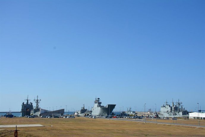 Archivo - Barcos en la base naval de Rota.