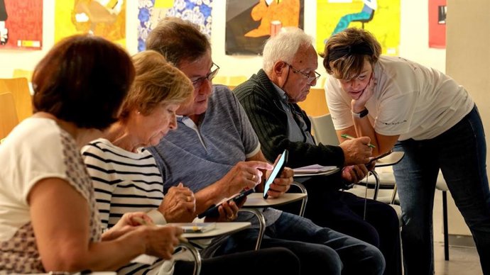 Más de 5.000 riojanos se han formado en competencias digitales este 2025 con Fundación Cibervoluntarios