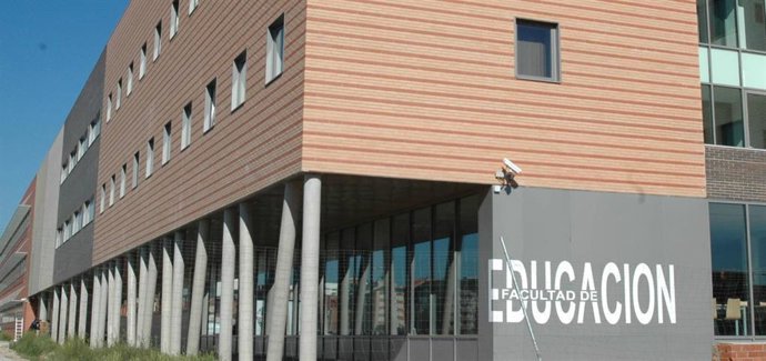 Fachada de la Facultad de Educación de la Universidad de León donde se desarrollará el evento