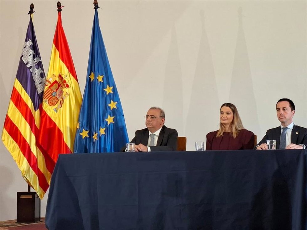 (I-D) El Delegado Del Gobierno En Baleares, Alfonso Rodríguez; La Presidenta Del Govern, Marga Prohens, Y El Presidente Del Consell, Lloren Galmés, Presiden El Acto Institucional Del Día De La Constitución En El Palacio De La Almudaina De Palma