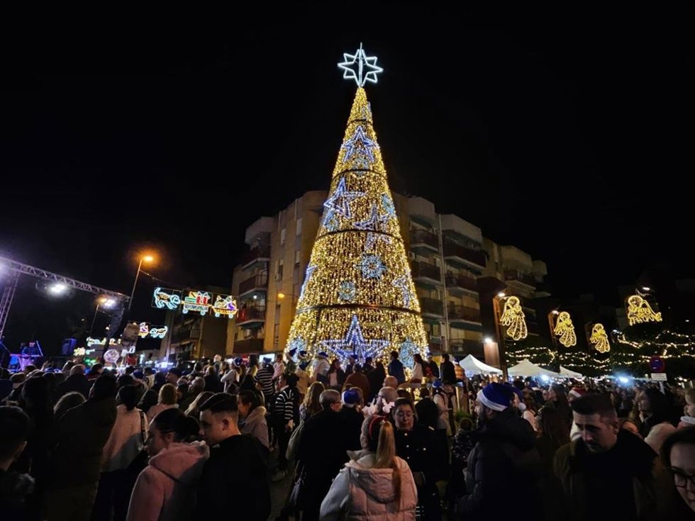 Alcalá de Guadaíra da la bienvenida a la Navidad con el alumbrado