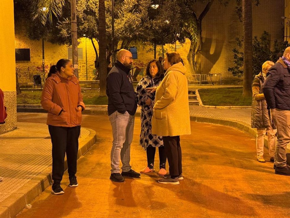 El alcalde de El Puerto visita la Barriada Reyes Católicos para "supervisar mejoras y escuchar a los vecinos"