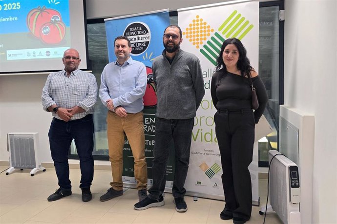 La Asociación Tomate Huevo Toro, Frutas y Verduras del Guadalhorce ha celebrado la jornada técnica Tomate Huevo Toro 2025, un encuentro concebido como antesala de la campaña de producción de este singular tomate y destinado a productores y técnicos.