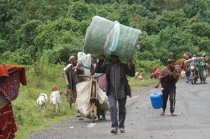 Archivo - GOMA, May 28, 2022  -- Photo taken on May 24, 2022 shows people fleeing due to the fighting between the Democratic Republic of the Congo (DRC) army and March 23 Movement (M23) rebels near the city of Goma, capital of North Kivu province of Democ