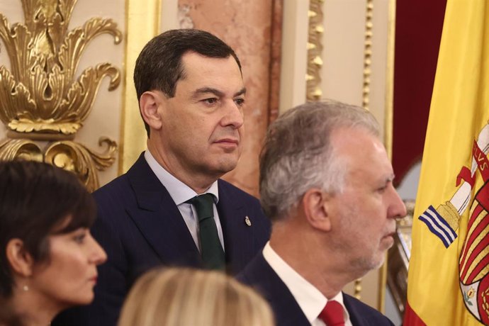 O Presidente da Junta de Andalucía, Juanma Moreno, durante o ato institucional do Dia da Constituição, no Congresso dos Deputados, em 6 de dezembro de 2025, em Madri (Espanha). As Cortes Gerais comemoram o 47º aniversário da Constituição.
