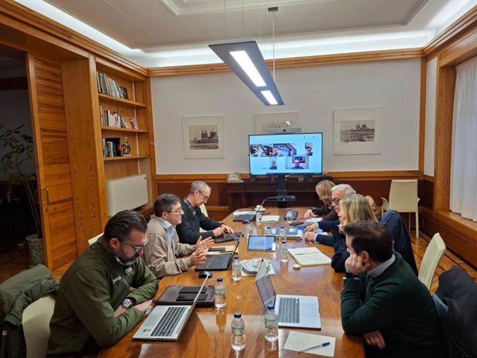 El comité seguirá reuniéndose de forma periódica para evaluar la evolución de la situación.