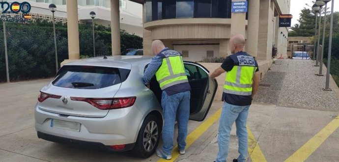 Agentes de la Policía Nacional detienen a dos hombres por robar productos en establecimientos y farmacias de Playa de Palma