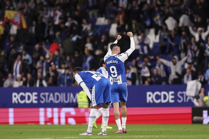 Roberto Fernández celebra un gol con el RCD Espanyol