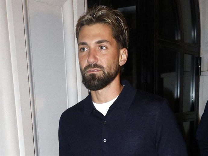 Alejandro Albalá acude a la fiesta que celebra la productora de televisión 'Cuarzo' para festejar la Navidad