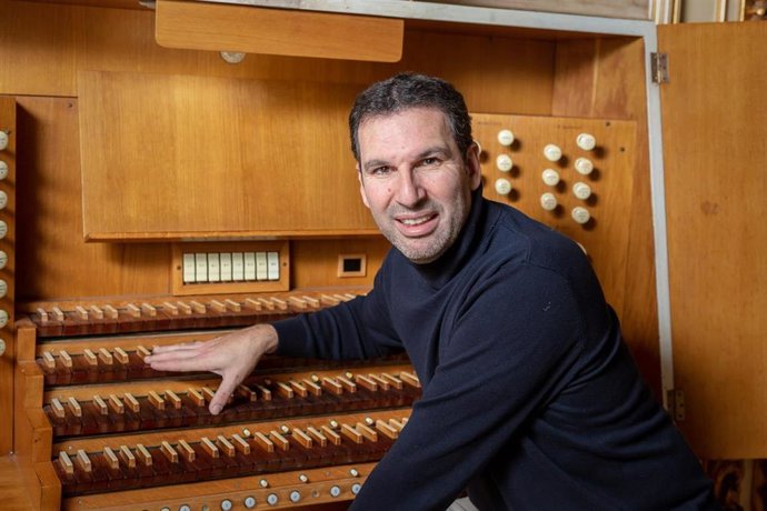 El organista Arturo Barba Sevillano ofrecerá un concierto el día 16 de diciembre en la Basílica de Santa Engracia a las 19.30 horas, dentro del XII Ciclo Internacional del Órgano organizado por la Junta de Distrito Centro de Zaragoza