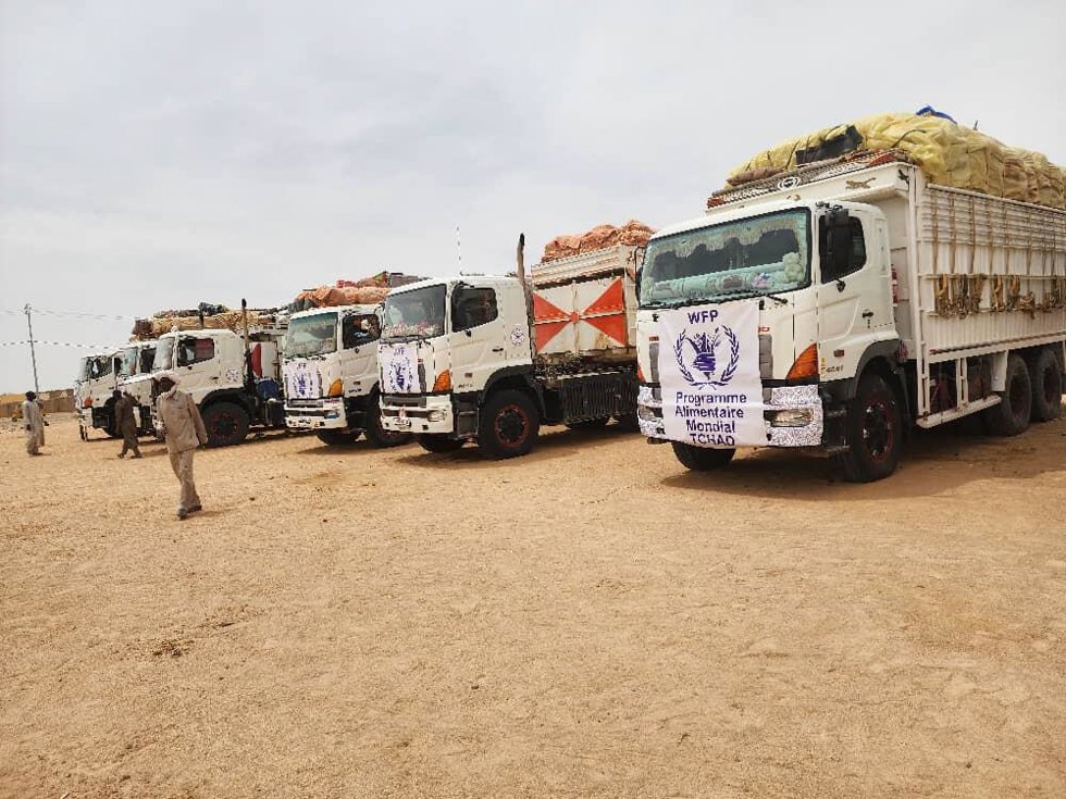 Archivo - Un convoy de ayuda de Naciones Unidas con destino a Darfur Norte