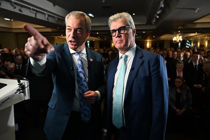 Nigel Farage (I) e Malcolm Offord