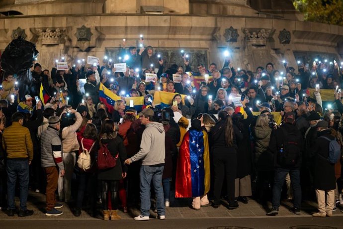 Concentració abans de marxar cap al monument a Bolívar
