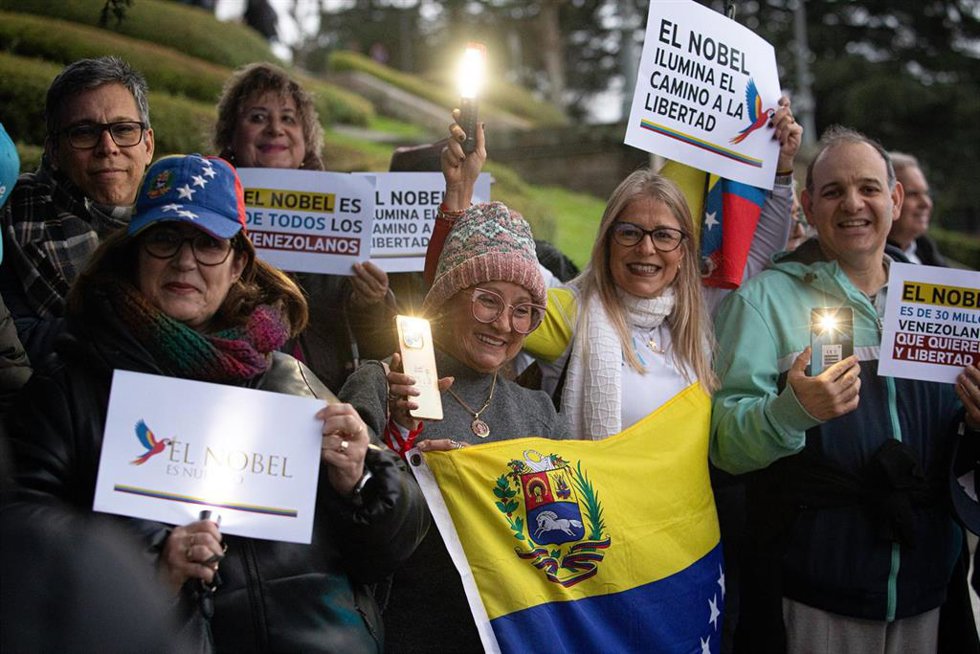 Marcha mundial en apoyo a Venezuela, a 6 de diciembre de 2025, en Vigo, Pontevedra, Galicia (España). 