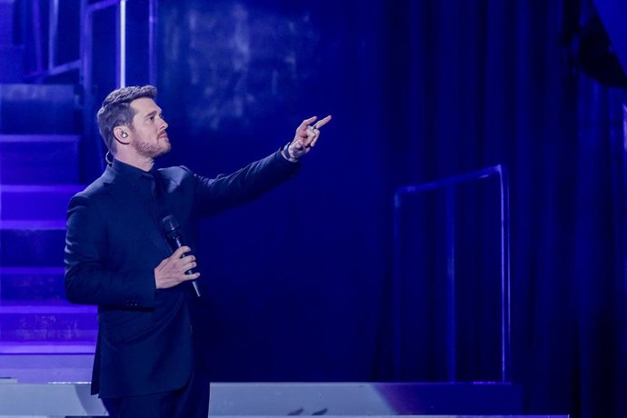 Archivo - El cantante y compositor Michael Bublé durante su actuación en el Wizink Center, a 30 de enero de 2023, en Madrid (España).