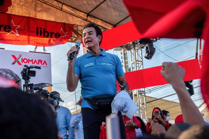 Archivo - November 20, 2021, San Pedro Sula, Cortes, Honduras: Salvador Nasralla, the vice-presidential candidate of Libre Party, speaks at the final rally in San Pedro Sula..The Libre Party of Honduras, in opposition to the incumbent National Party, held