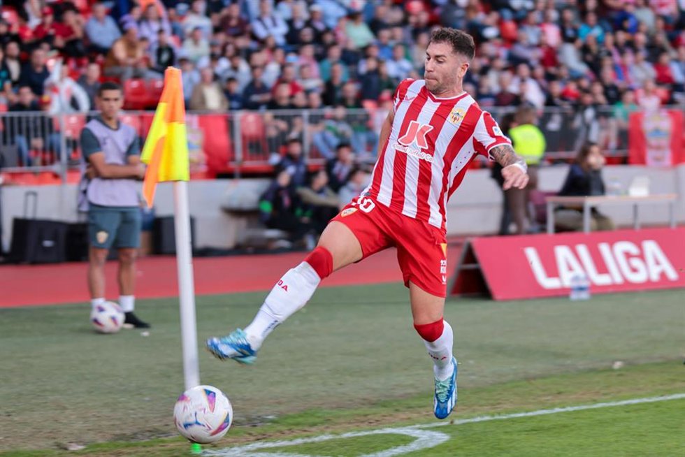 Archivo - Adrián Embarba, en un partido con la UD Almería.