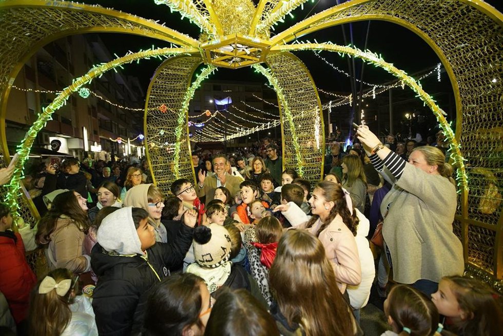 Camargo inaugura la Navidad con la pista de hielo del Parque de Cros como principal atractivo