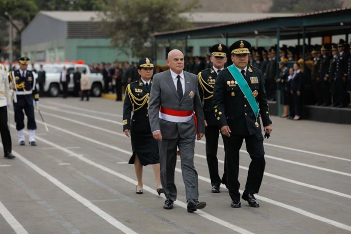 El presidente del Consejo de Ministros, Ernesto Álvarez Miranda, participó en la ceremonia por el 37° aniversario de creación de la PNP.