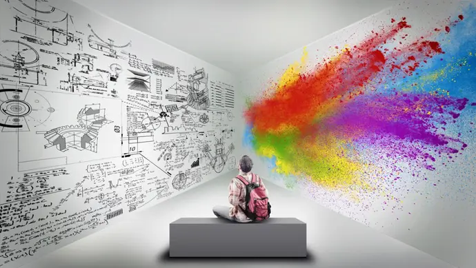 Hombre ante los dos hemisferios del cerebro, mitad creativo y mitad lógica.