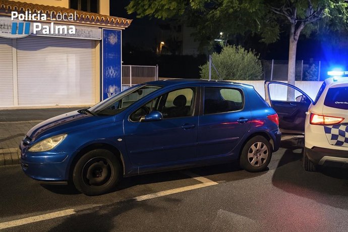 Detenido un joven que dormía en un coche robado frente a la comisaría de Playa de Palma
