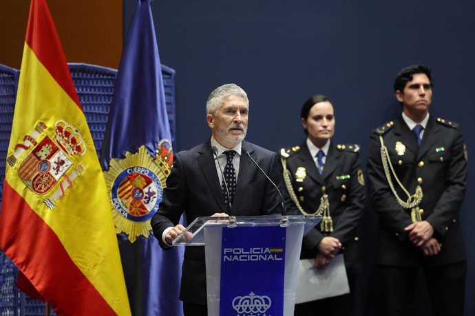 O Ministro do Interior, Fernando Grande-Marlaska, durante o aniversário do TEDAX-NRBQ e da Unidade Central de Cibercrime da Polícia Nacional, em 17 de novembro de 2025, em Madri (Espanha).