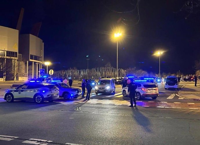 Control de tráfico en las inmediaciones del Buesa Arena en Vitoria-Gasteiz