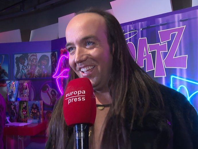 Aless Gibaja, rendido a Alejandra Rubio y Carlo Costanzia