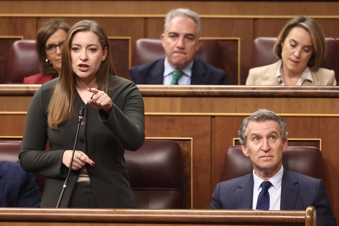 La portavoz del PP en el Congreso, Ester Muñoz, interviene durante una sesión de control al Gobierno, en el Congreso de los Diputados, a 26 de noviembre de 2025, en Madrid (España).
