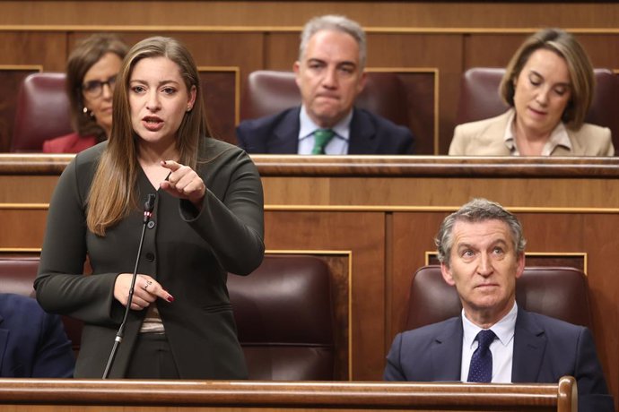 La portavoz del PP en el Congreso, Ester Muñoz, interviene durante una sesión de control al Gobierno, en el Congreso de los Diputados, a 26 de noviembre de 2025, en Madrid (España). El Gobierno se enfrenta hoy a una nueva sesión de control en el Congreso 