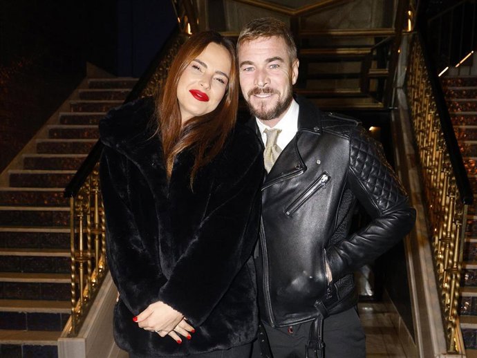 Marta Peñate y Tony Spina acuden a la fiesta que celebra la productora de televisión 'Cuarzo' para festejar la Navidad