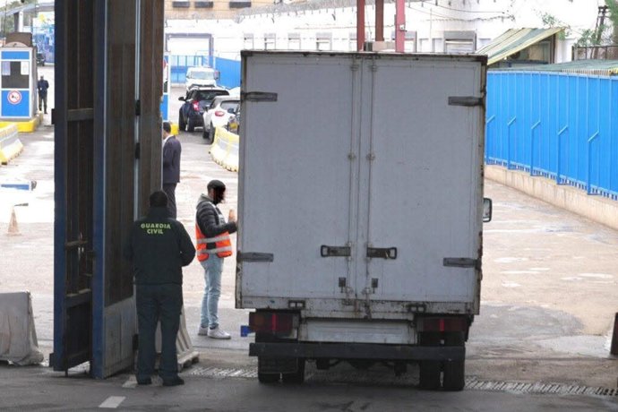 Imagem do escritório da alfândega.