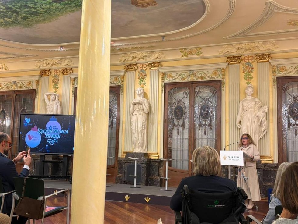 La directora general de Cuidados y Humanización, Estíbaliz Tolosa, presenta la campaña Lo que nunca te dije.