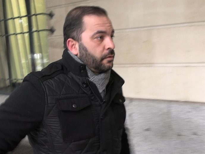 Antonio Tejado, impasible ante el último varapalo judicial que le acerca al banquillo por el robo a María del Monte