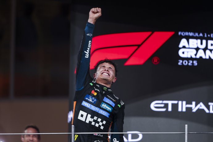 Lando Norris celebra su título de campeón del mundo de Fórmula 1