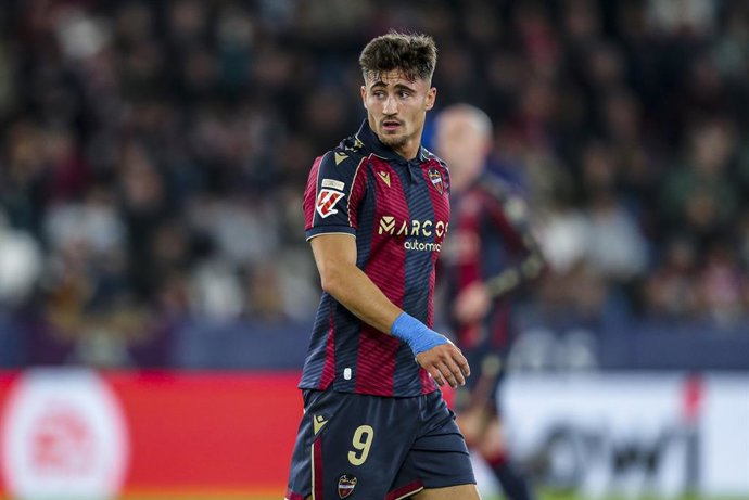 Ivan Romero of Levante UD looks on during the Spanish league, LaLiga EA Sports, football match played between Levante UD and Athletic Club Bilbao at Ciutat de Valencia stadium on November 29, 2025, in Valencia, Spain.