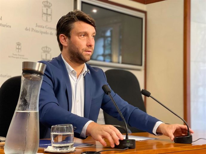 Archivo - El diputado del PP de Asturias y portavoz de Economía, Andrés Ruiz.